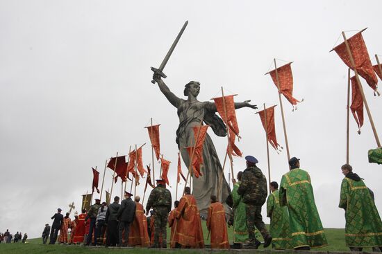 Holy procession with Mother of God Uryupinsk icon in Volgograd