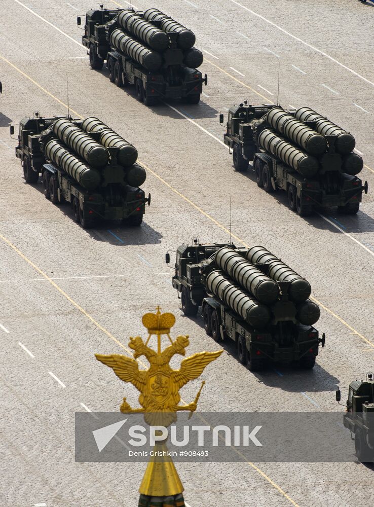 Military parade held on 66th anniversary of Victory in WWII
