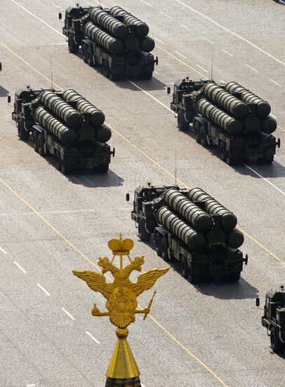 Military parade held on 66th anniversary of Victory in WWII