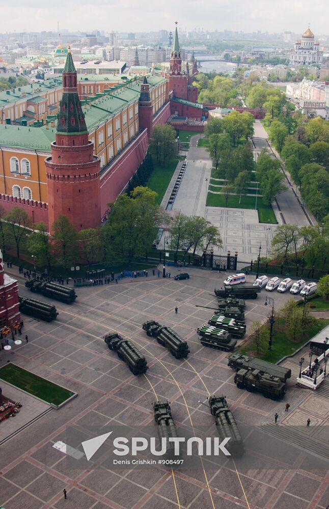 Military parade held on 66th anniversary of Victory in WWII