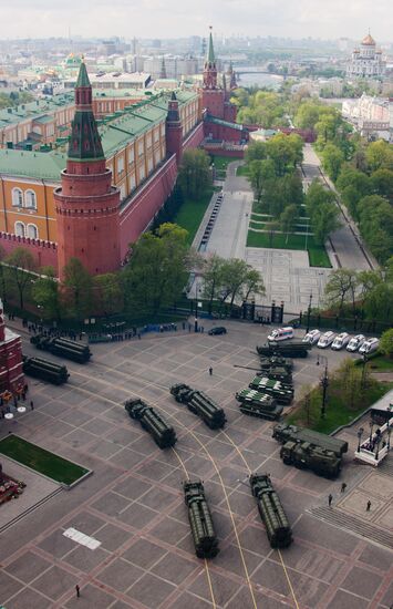 Military parade held on 66th anniversary of Victory in WWII