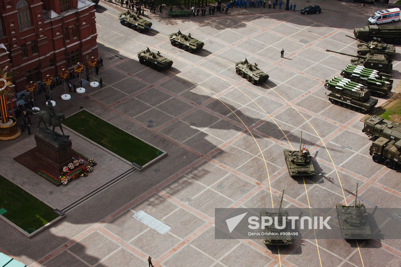 Military parade held on 66th anniversary of Victory in WWII