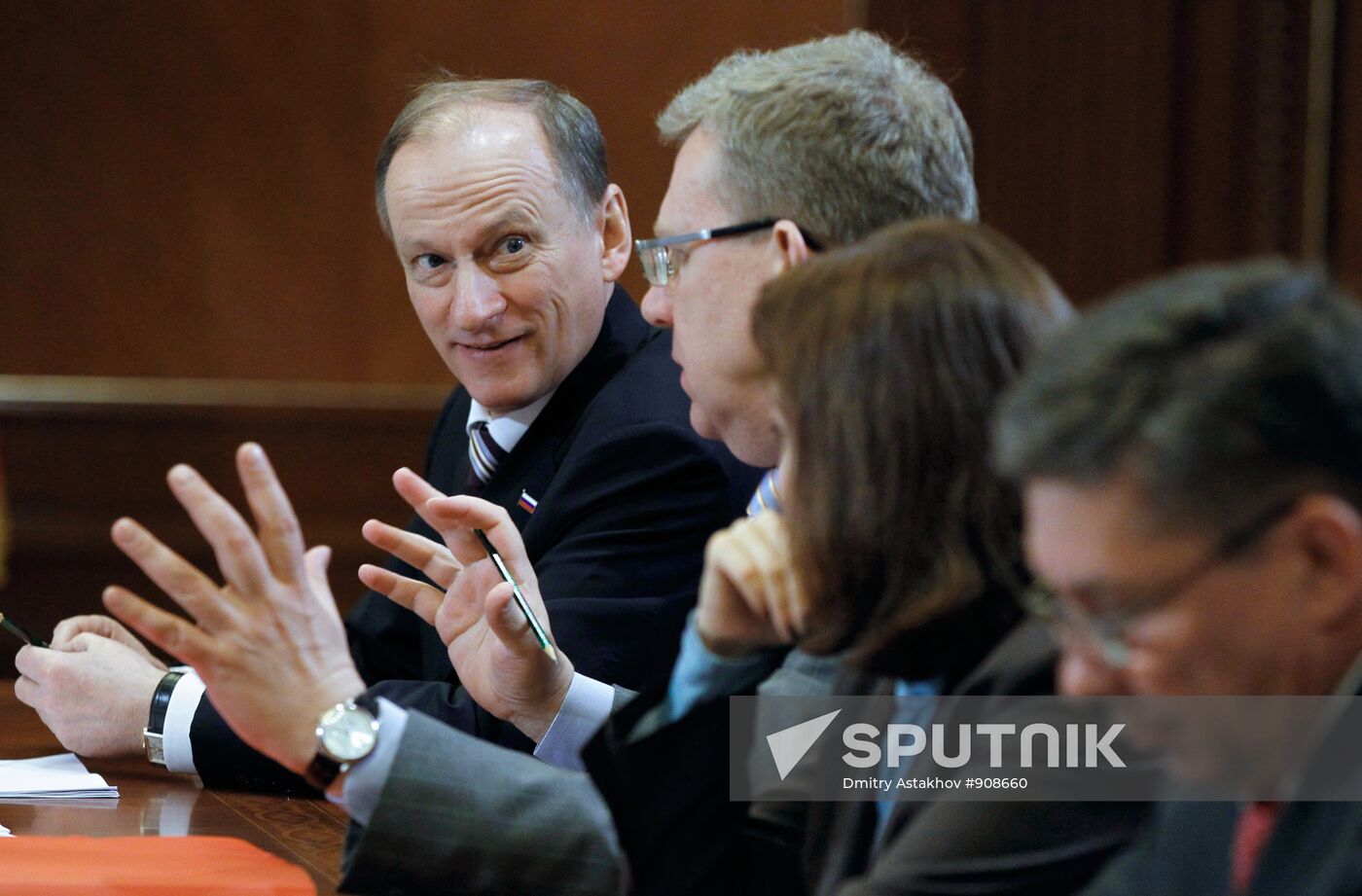 Dmitry Medvedev chairs meeting on defence industry complex