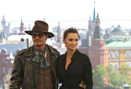 Johnny Depp and Penélope Cruz