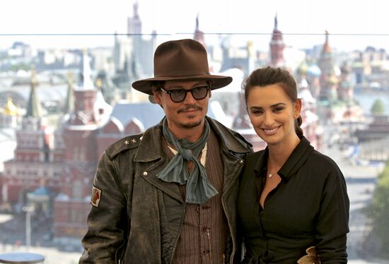 Johnny Depp and Penélope Cruz