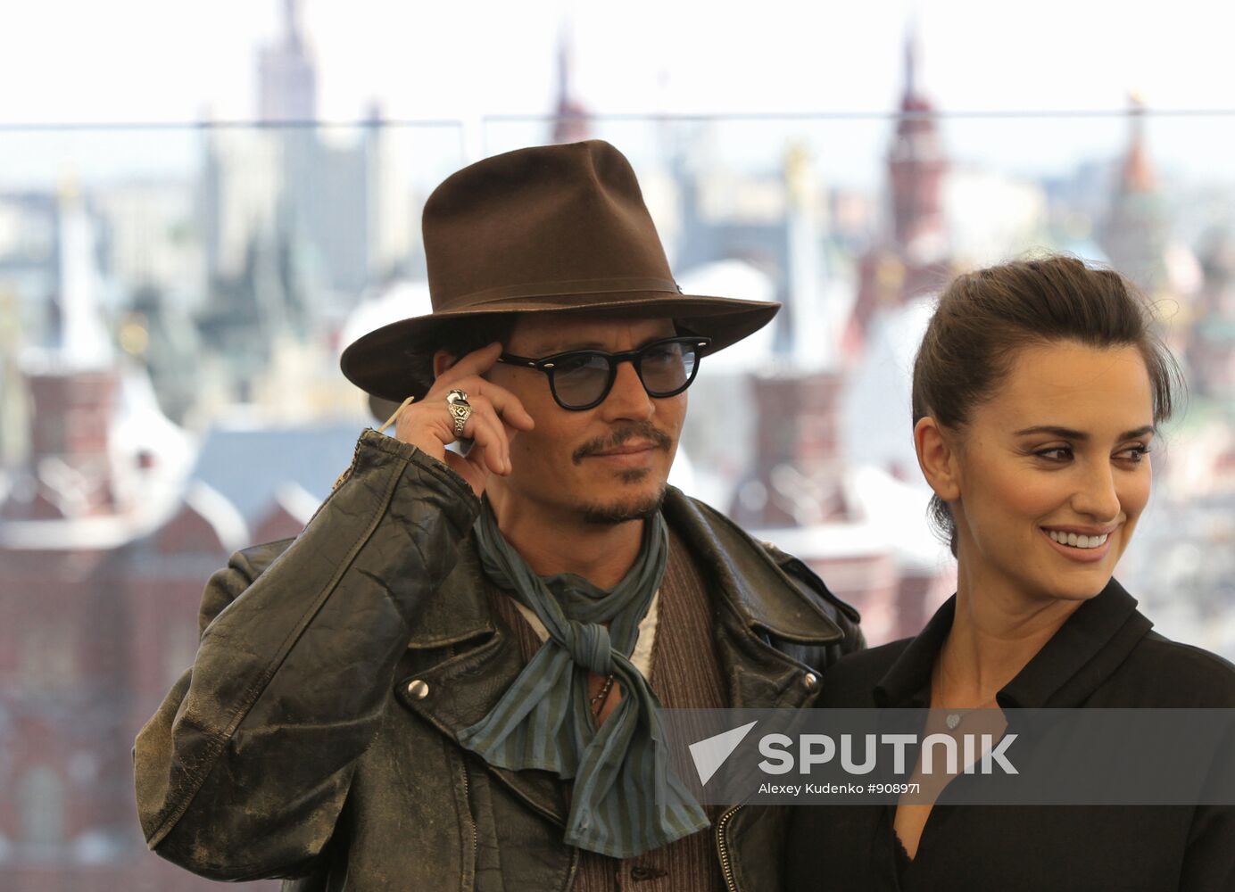 Johnny Depp and Penélope Cruz