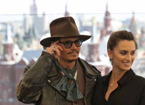 Johnny Depp and Penélope Cruz
