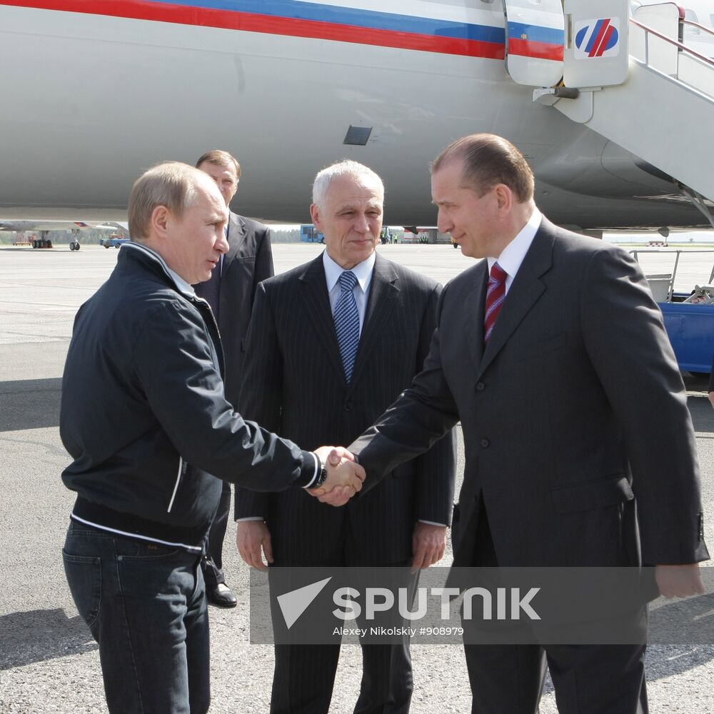 Vladimir Putin visits Tolyatti