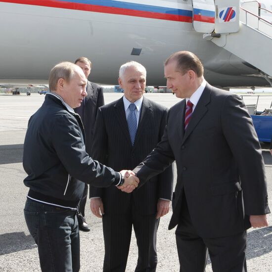 Vladimir Putin visits Tolyatti