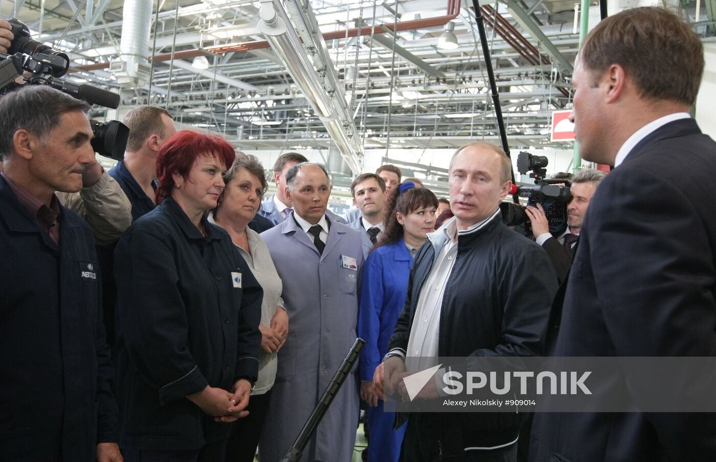 Vladimir Putin visits Tolyatti