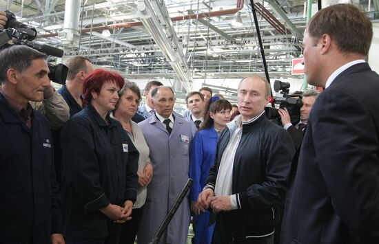 Vladimir Putin visits Tolyatti