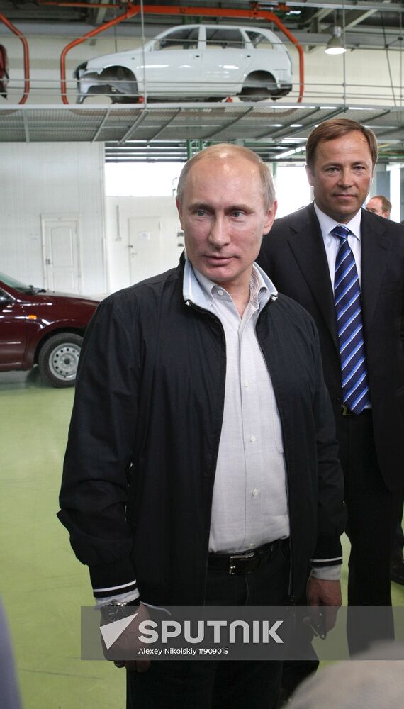 Vladimir Putin visits Tolyatti