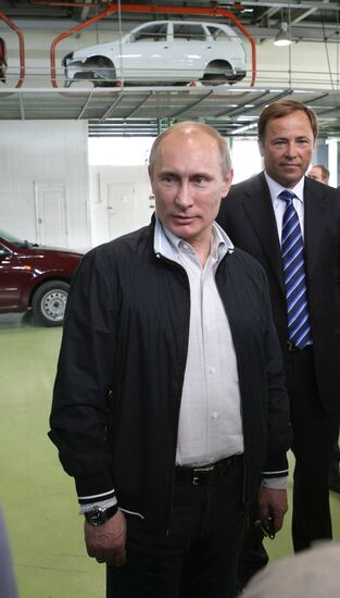 Vladimir Putin visits Tolyatti