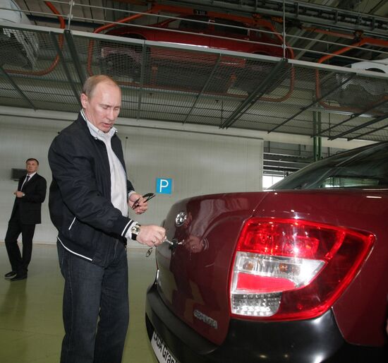 Vladimir Putin visits Tolyatti
