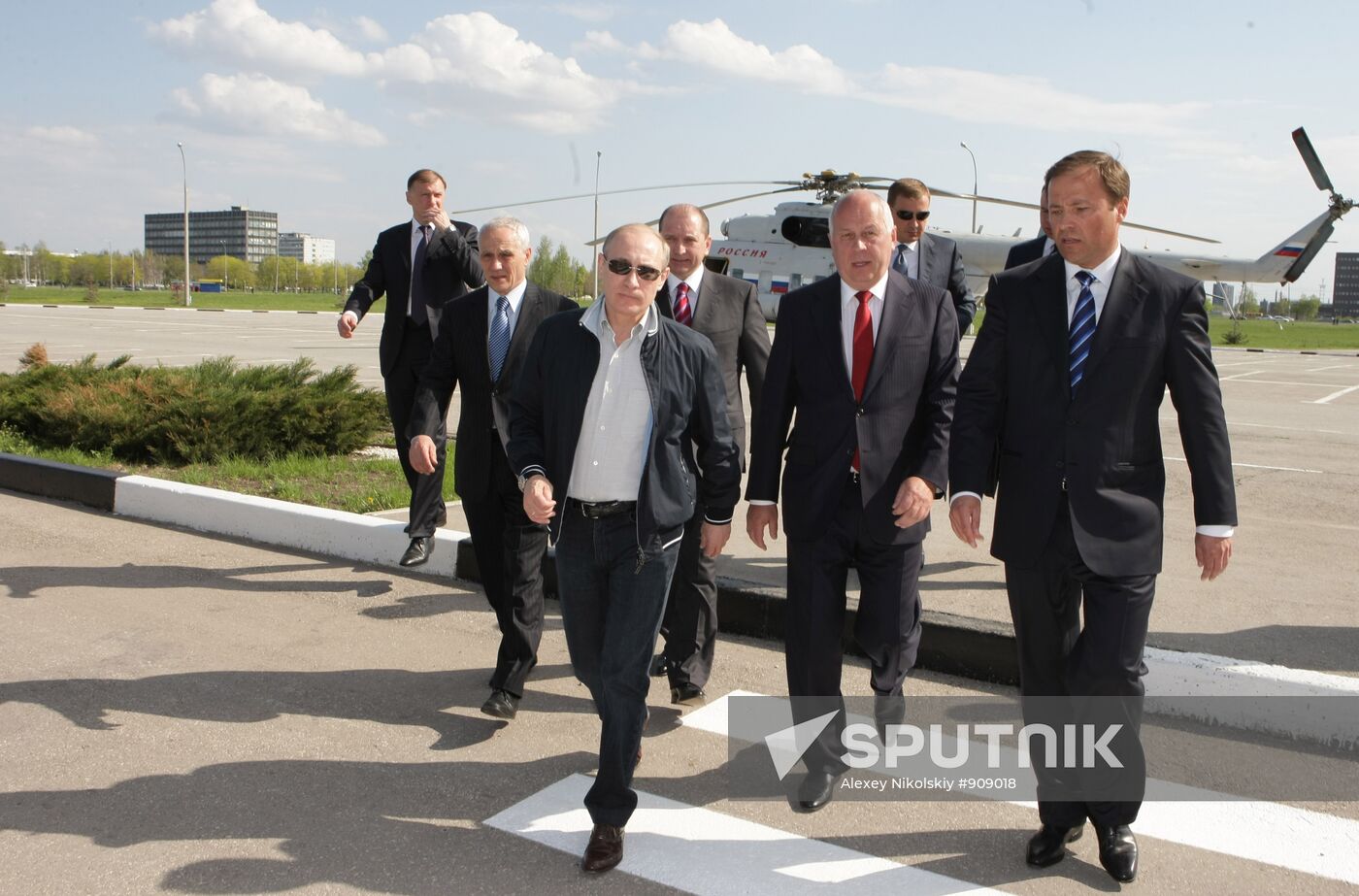 Vladimir Putin visits Tolyatti