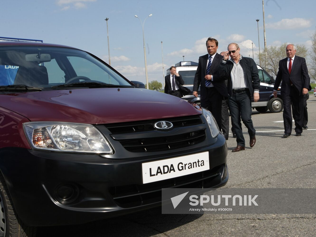 Vladimir Putin visits Tolyatti