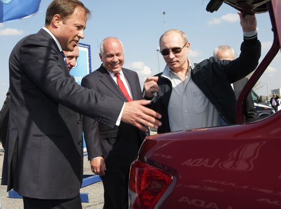 Vladimir Putin visits Tolyatti