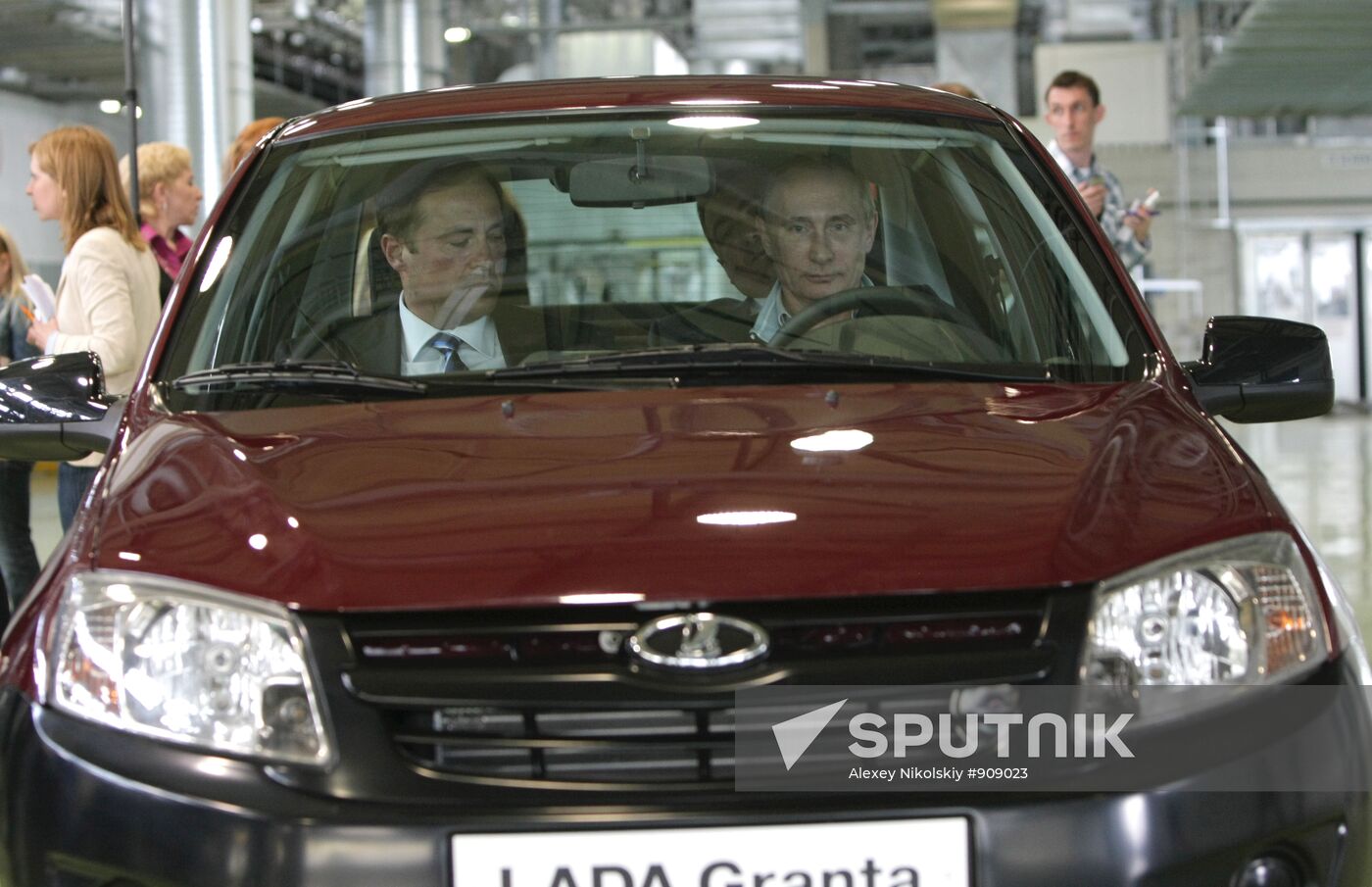 Vladimir Putin visits Tolyatti