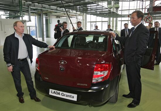 Vladimir Putin visits Tolyatti