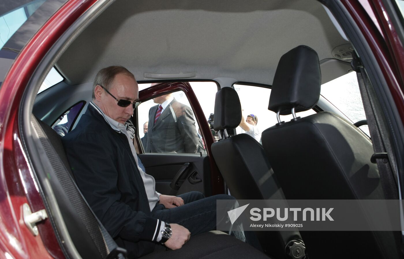 Vladimir Putin visits Tolyatti