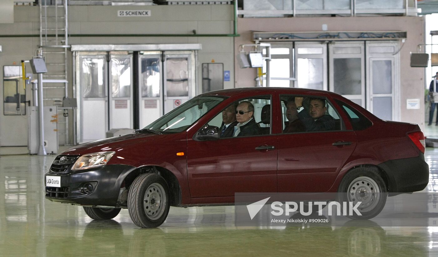 Vladimir Putin visits Tolyatti