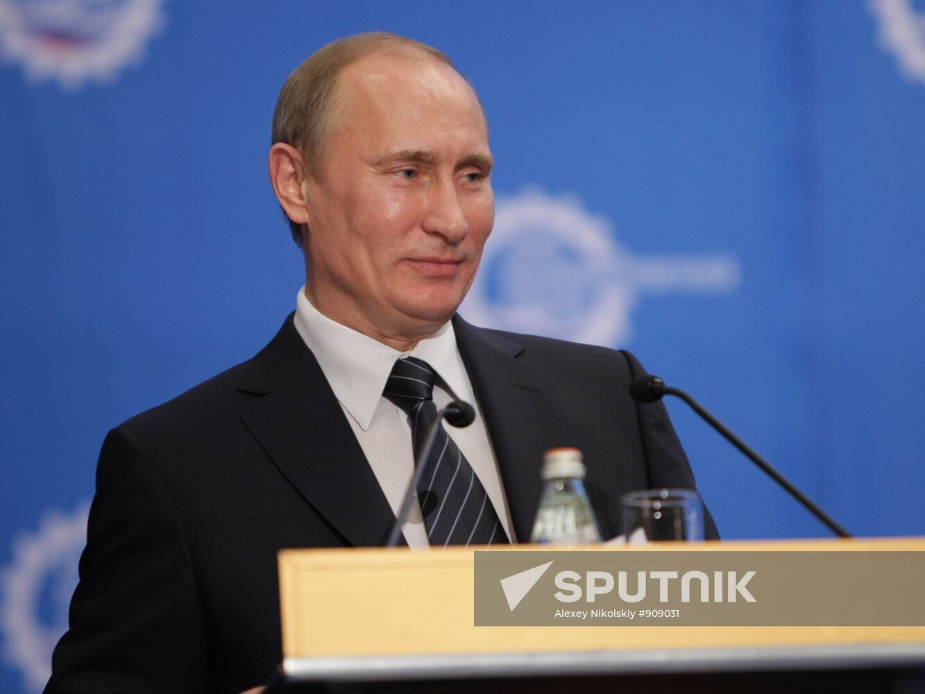 Vladimir Putin visits Tolyatti