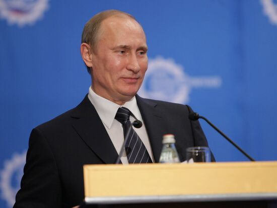 Vladimir Putin visits Tolyatti