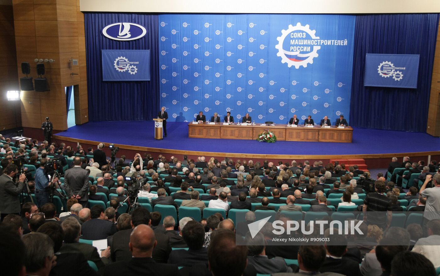 Vladimir Putin visits Tolyatti