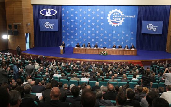 Vladimir Putin visits Tolyatti