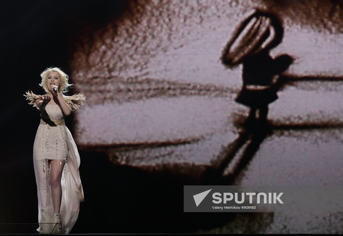 Ukrainian pop singer Mika Newton