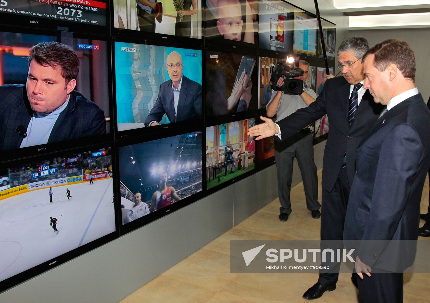 Dmitry Medvedev visits Rossiya Channel headquarters