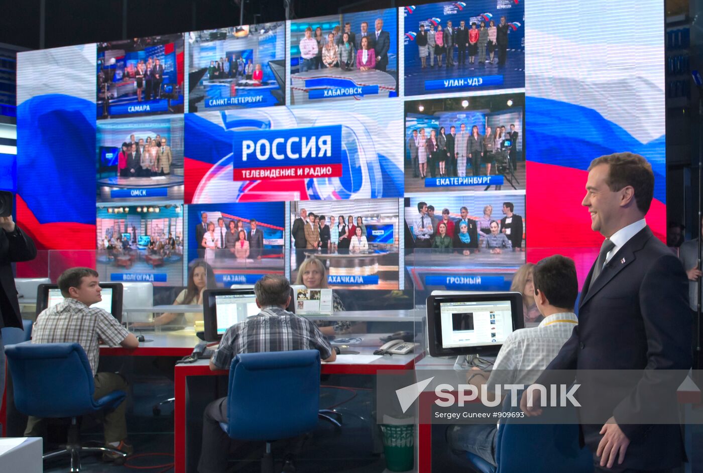 Dmitry Medvedev visits VGTRK headquarters