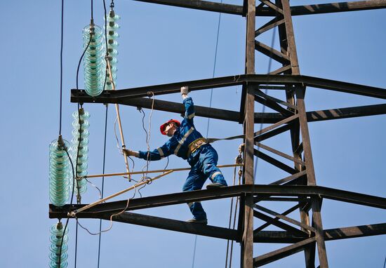 Scheduled repair of transmission line