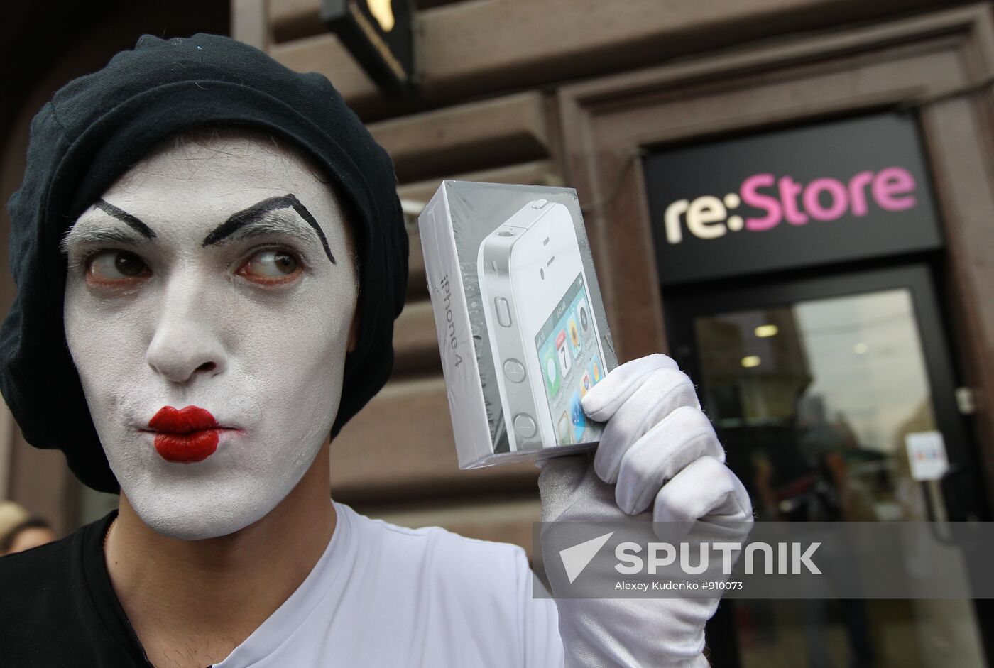 iPhone 4 goes on sale in Moscow