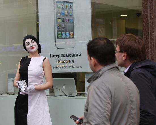iPhone 4 goes on sale in Moscow