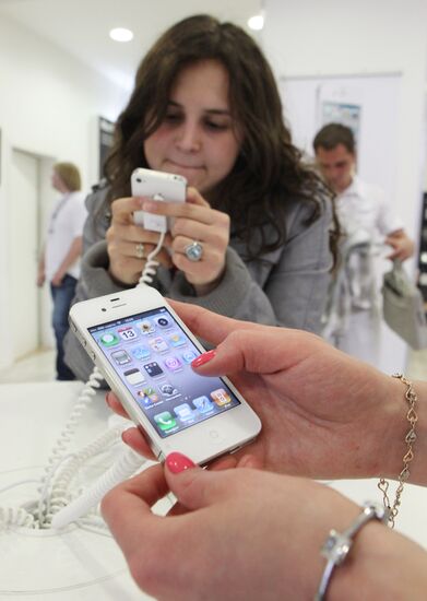 iPhone 4 goes on sale in Moscow