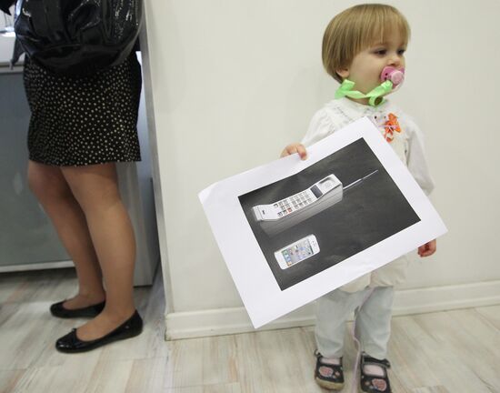 iPhone 4 goes on sale in Moscow