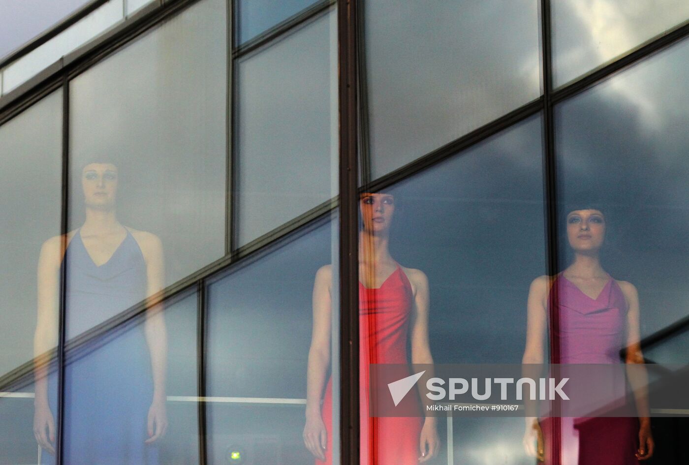 Aidan Salakhova presents art project featuring Naomi Campbell