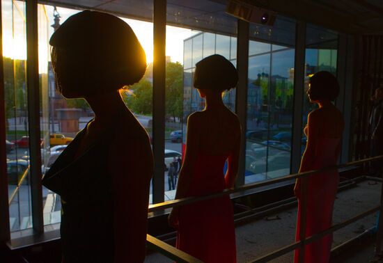 Aidan Salakhova presents art project featuring Naomi Campbell