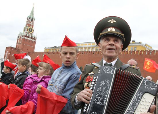 Young Pioneer induction ceremony held on Moscow's Red Square