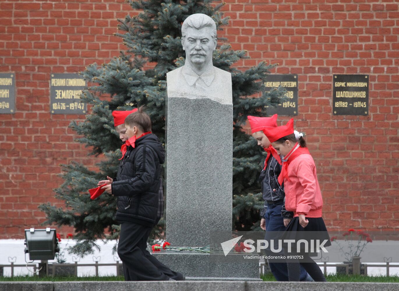 Young Pioneer induction ceremony held on Moscow's Red Square