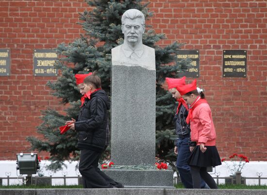 Young Pioneer induction ceremony held on Moscow's Red Square