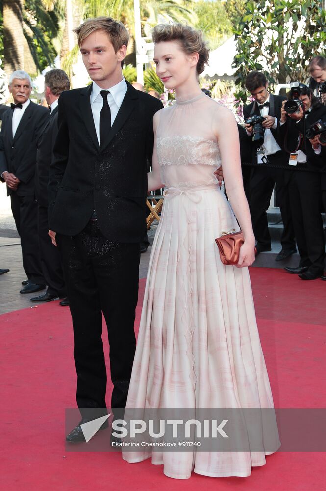 Henry Hopper, Mia Wasikowska