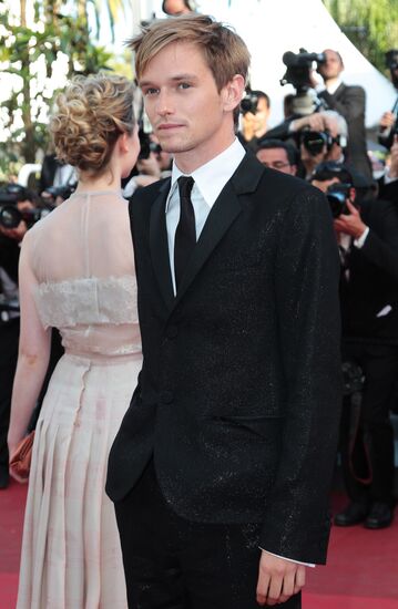 Henry Hopper, Mia Wasikowska