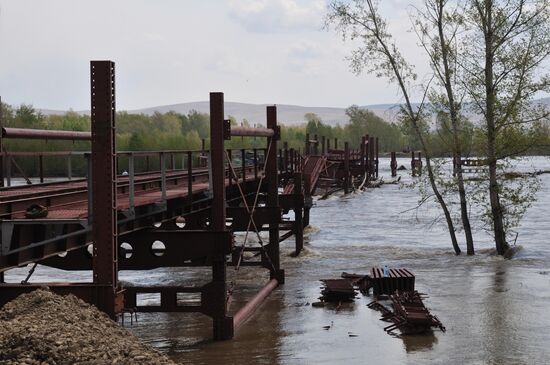 Railroad bridge under construction in Khakassia damaged