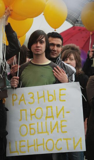 Flash mob to support gender minorities in St Petersburg