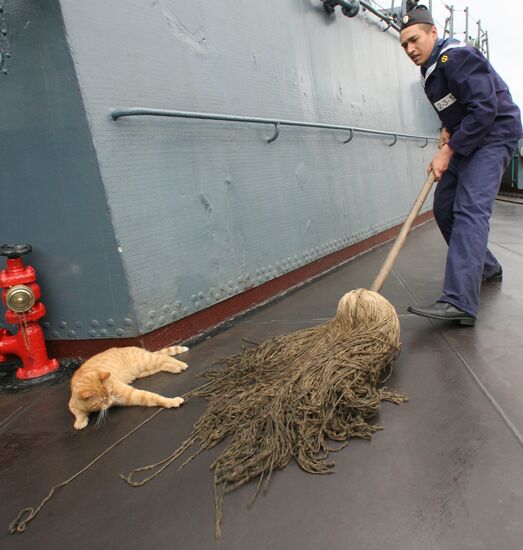 Shipboard routine aboard "Nastoichivy" destroyer
