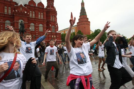 Youth stage Dance Like Medvedev flashmob in Moscow