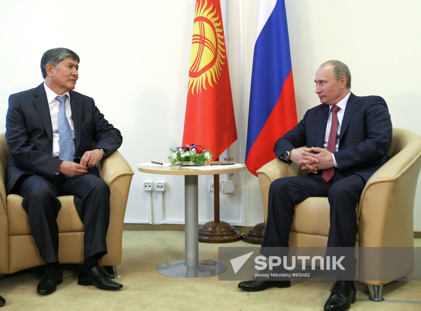 Vladimir Putin meets with Almazbek Atambayev