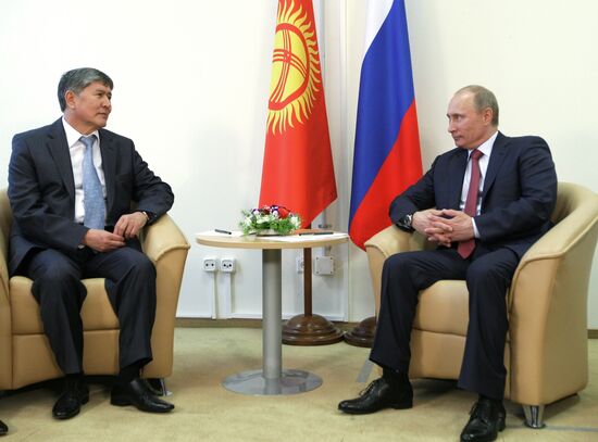 Vladimir Putin meets with Almazbek Atambayev
